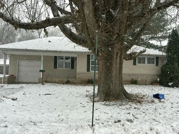 305 S Delmar Ave, Hartford, IL 62048