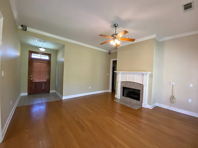 413 Lake Worth Dr — Photo 3