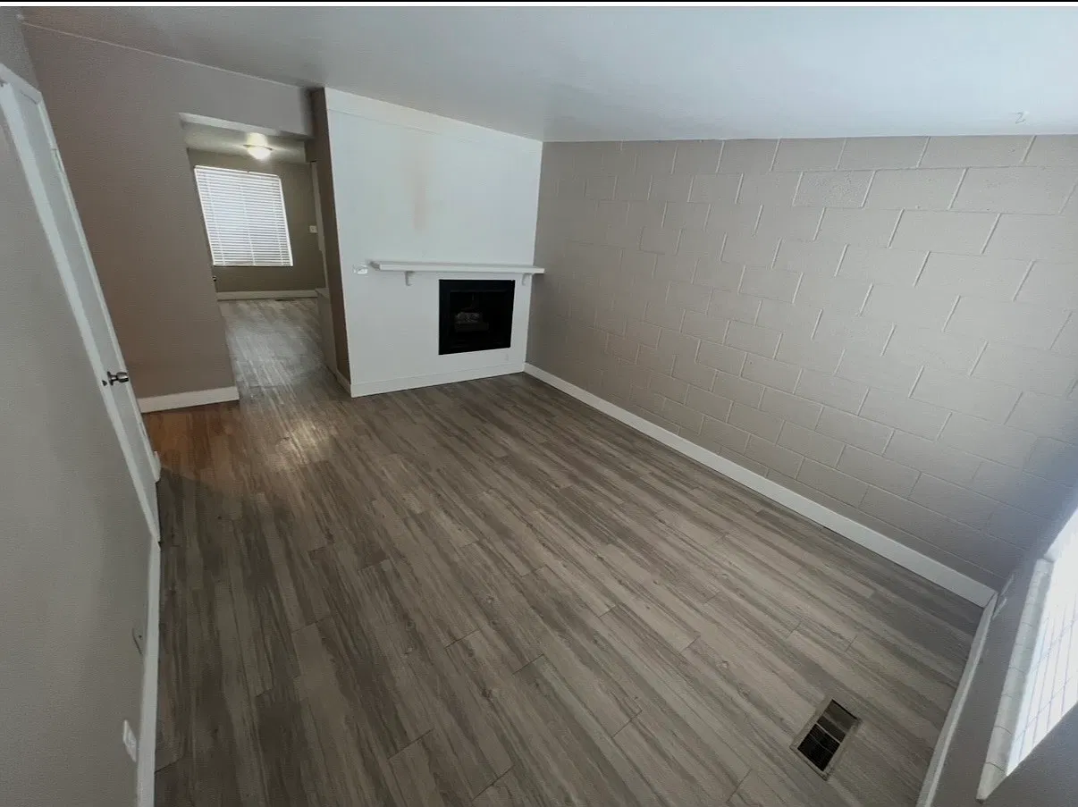 2 bed, 1000 sqft, $1,350 — Photo 2
