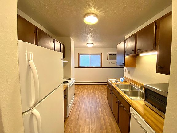 3rd image of 726 12th Ave W Unit 1