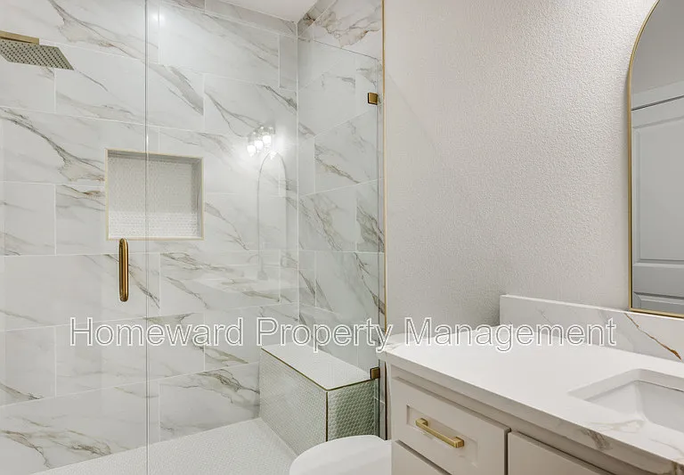 837 Stamps Ave — Photo 9