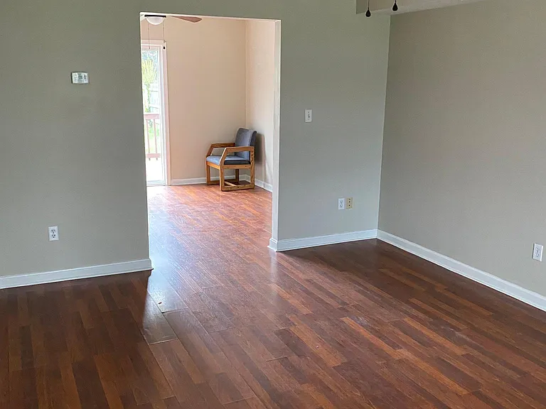 1703 Military Ave — Photo 3