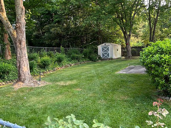 4th image of 995 Old Spring Way