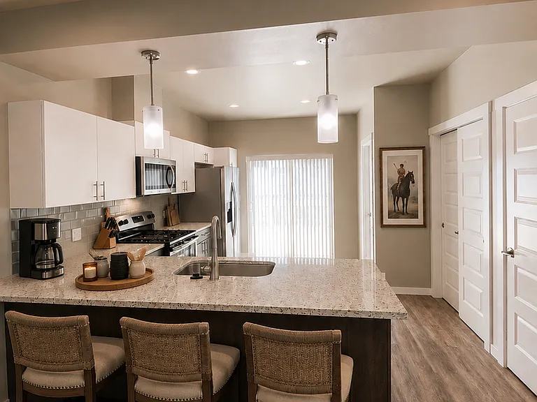 200 Canyon Pkwy — Photo 2