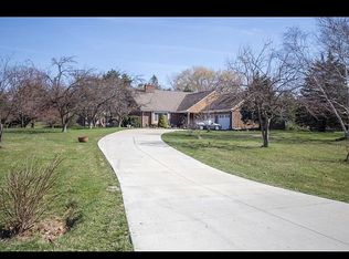 2036 Jason Dr, Commerce Township, MI