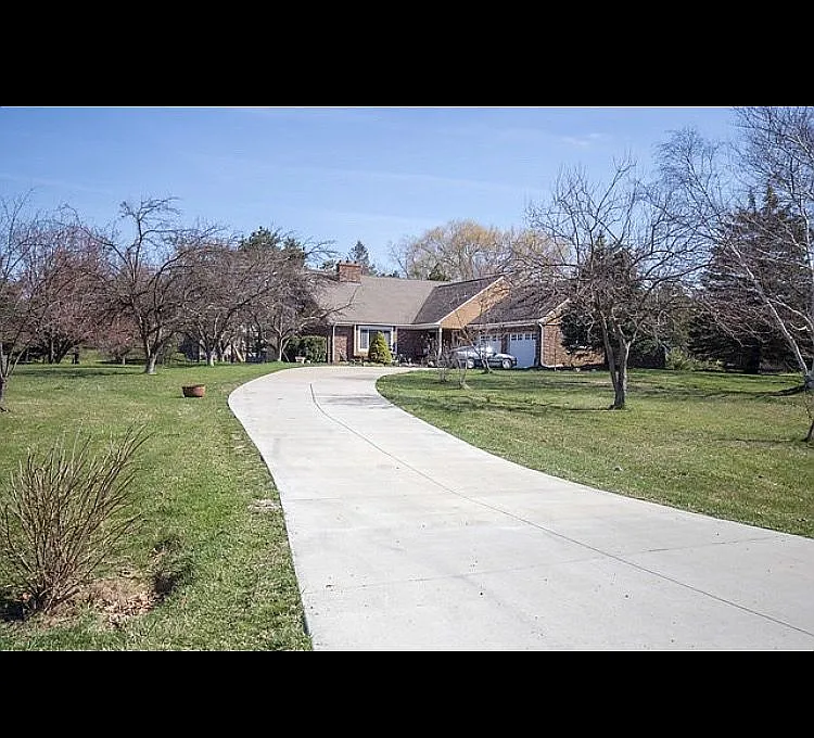 2036 Jason Dr photo 1