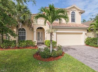 15458 Los Reyes Ln, Naples, FL 34110