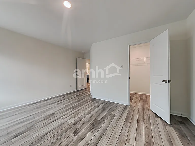 1211 Treeta Trl — Photo 15