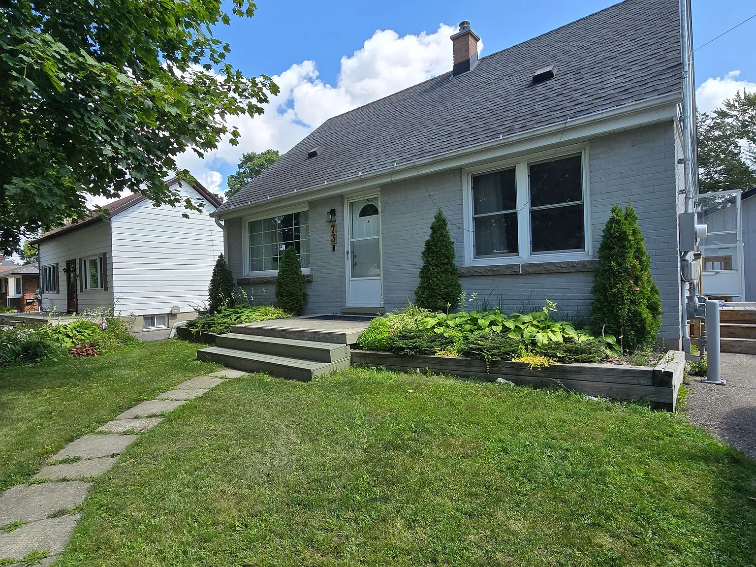 3 bed, $2,300 — Photo 2