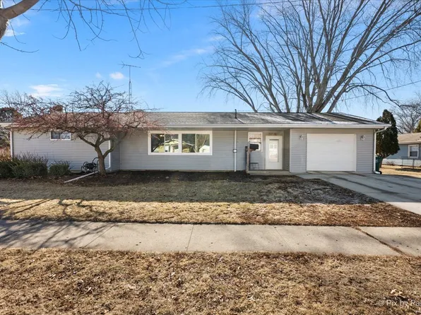 309 W School St, Plano, IL 60545