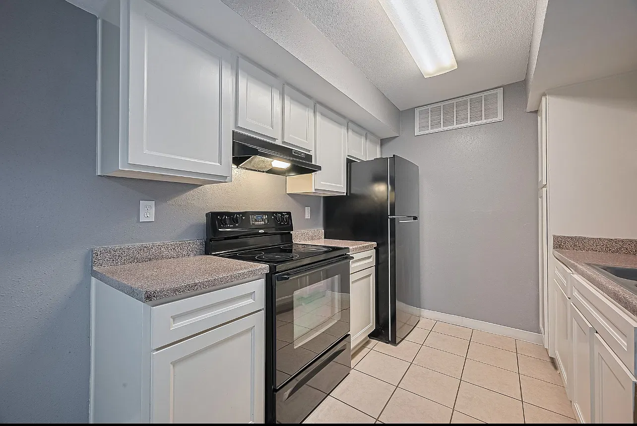 12905 Woodforest Blvd — Photo 4