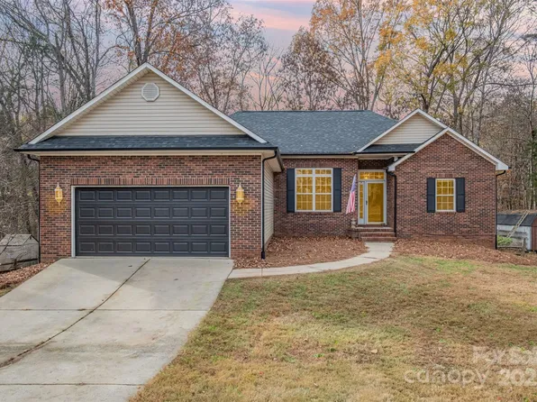 8814 Oldenburg Dr, Mount Pleasant, NC 28124