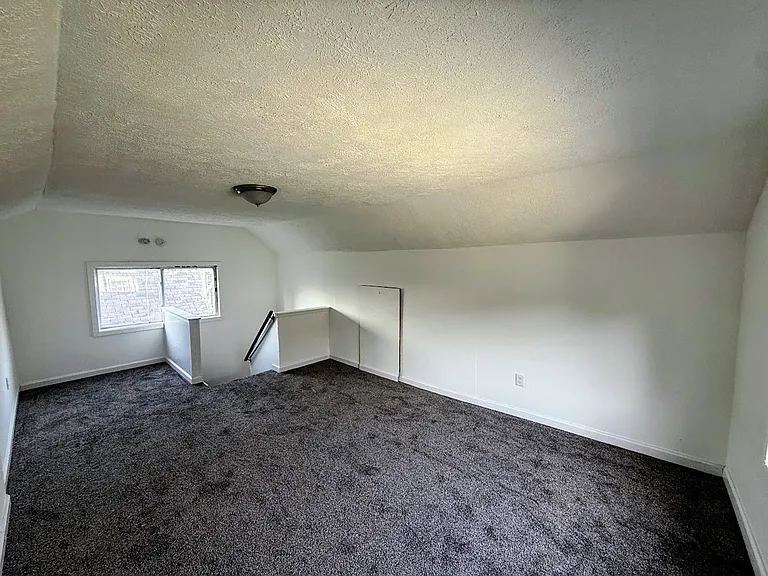 1055 Beardsley St — Photo 11