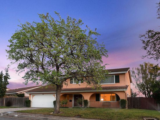 524 Calle Higuera, Camarillo, CA 93010