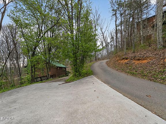5th image of 1930 Regans Ridge Way