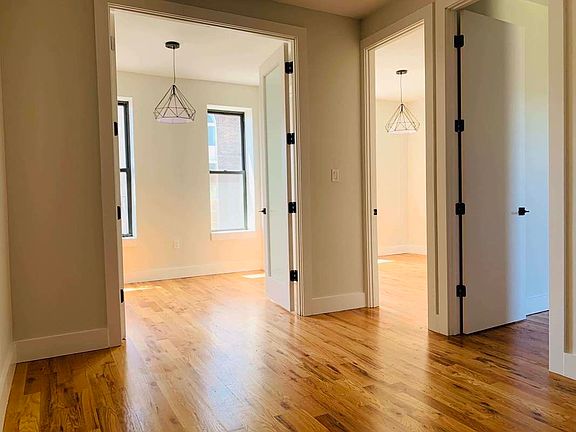2nd image of 1671 Lincoln Pl #2B
