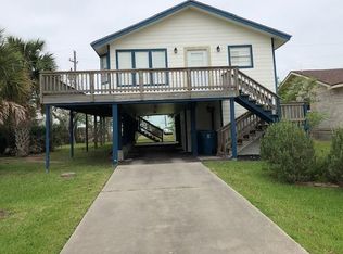 10 Nassau Dr, Rockport, TX 78382