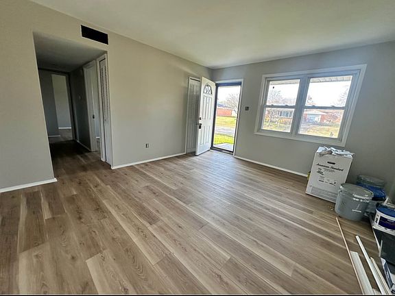 3rd image of 716 Spicewood Dr