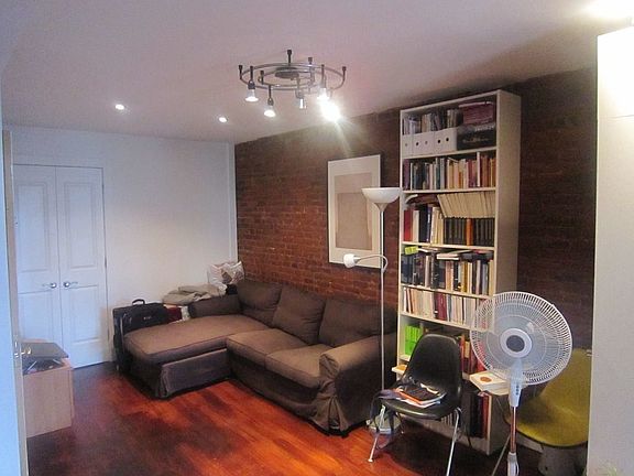 5th image of 571 Saint Johns Pl APT 2R