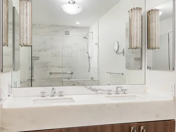 200 East 62nd Street image 8 of 12