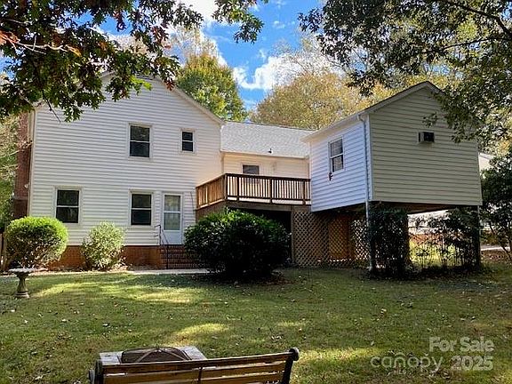 2nd image of 7608 Surreywood Pl