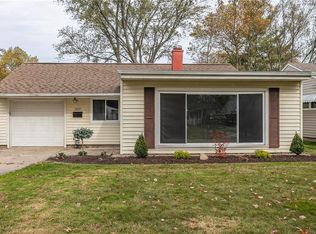 8996 Manorford Dr, Parma Heights, OH 44130