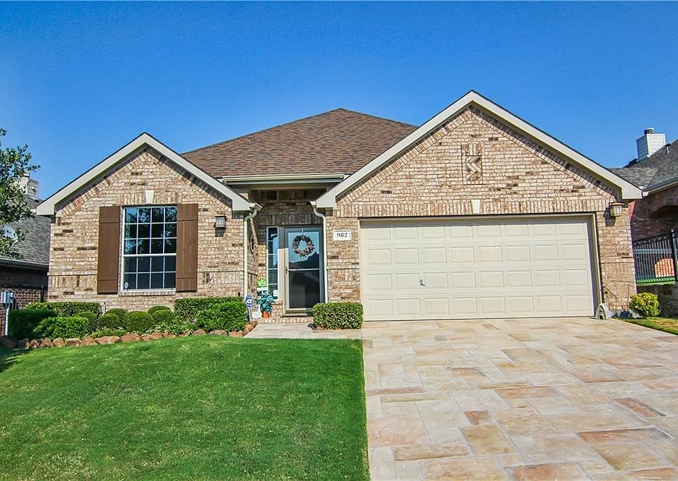 1st image of 982 Winged Foot Dr