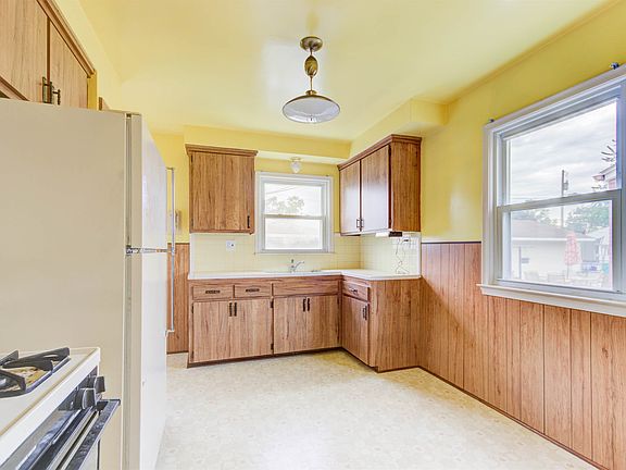 4th image of 5663 Burnly Ave