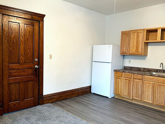 4th image of 212 Blaine St #2