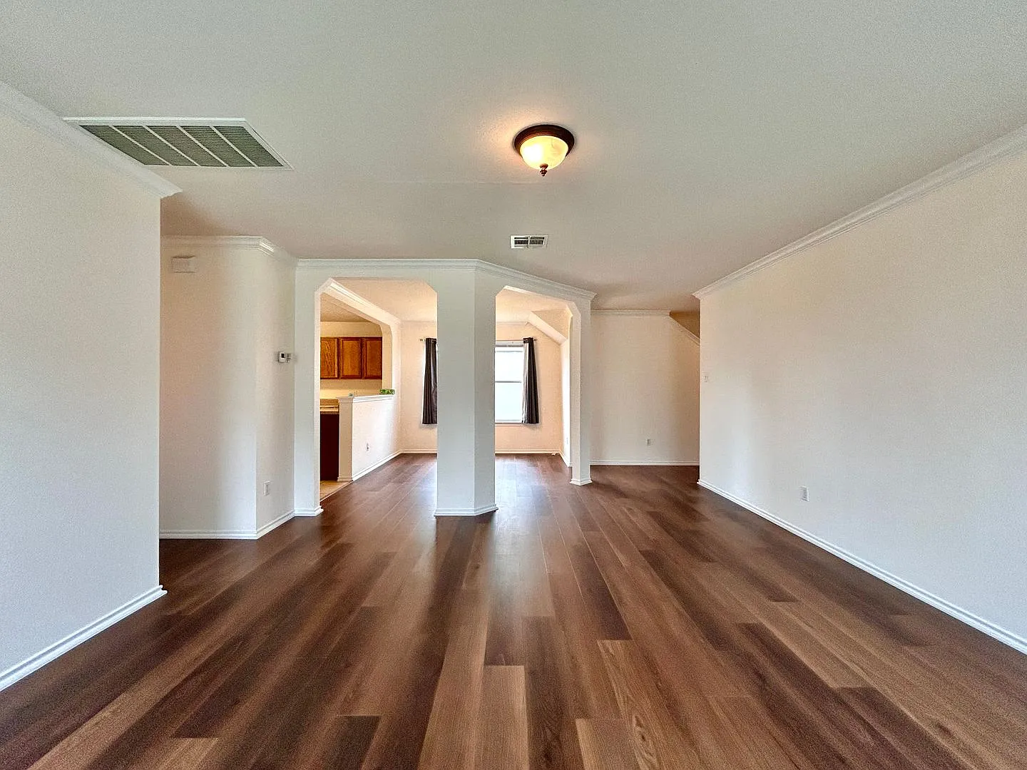 Beautiful 2-Story 4 BR, 2 BA House for Rent Hutto Perfect for All! — Photo 4