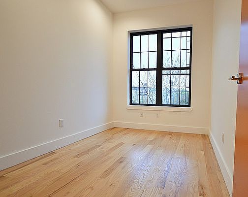 4th image of 36 Arion Pl #2