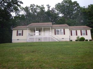 2910 Sandra Dr, Rocky Face, GA 30740