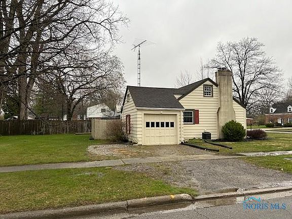 3rd image of 830 Oakwood Ave