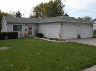 348 W Lincoln St, El Paso, IL 61738
