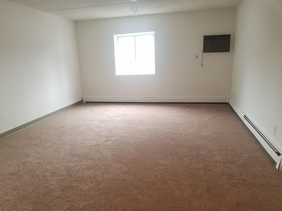 2nd image of 99 Linden St APT 24