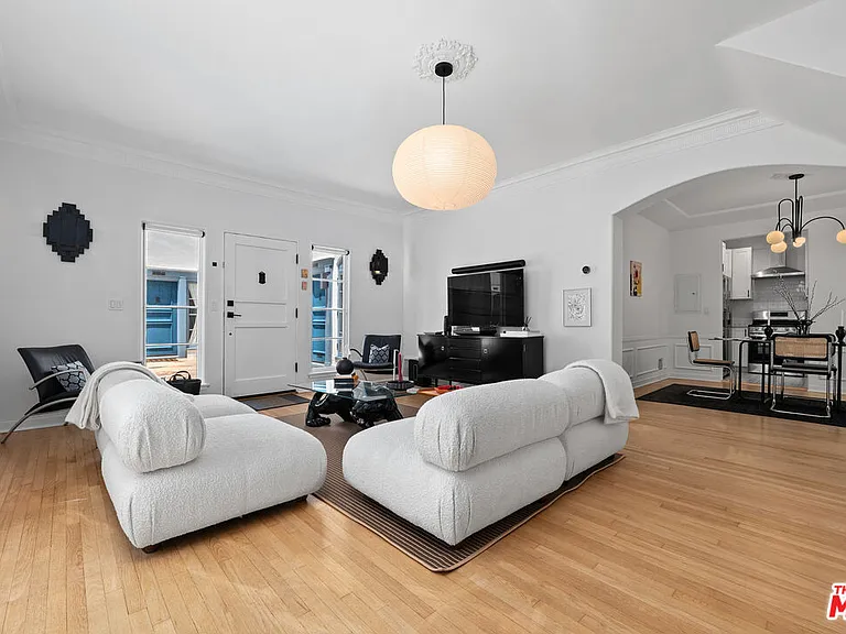 1270 N Hayworth Ave — Photo 5