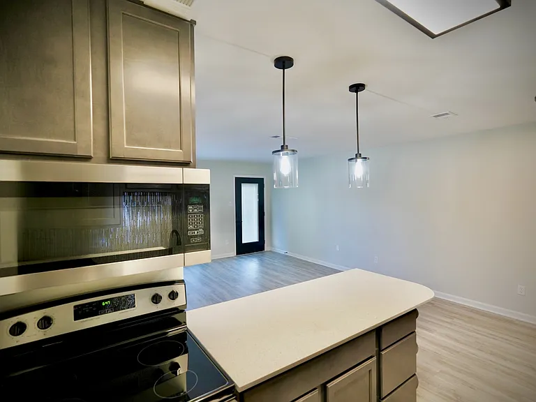 The Mayfair Apartment Homes — Photo 9