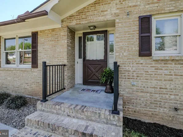 1048 Horseshoe Dr, Front Royal, VA 22630