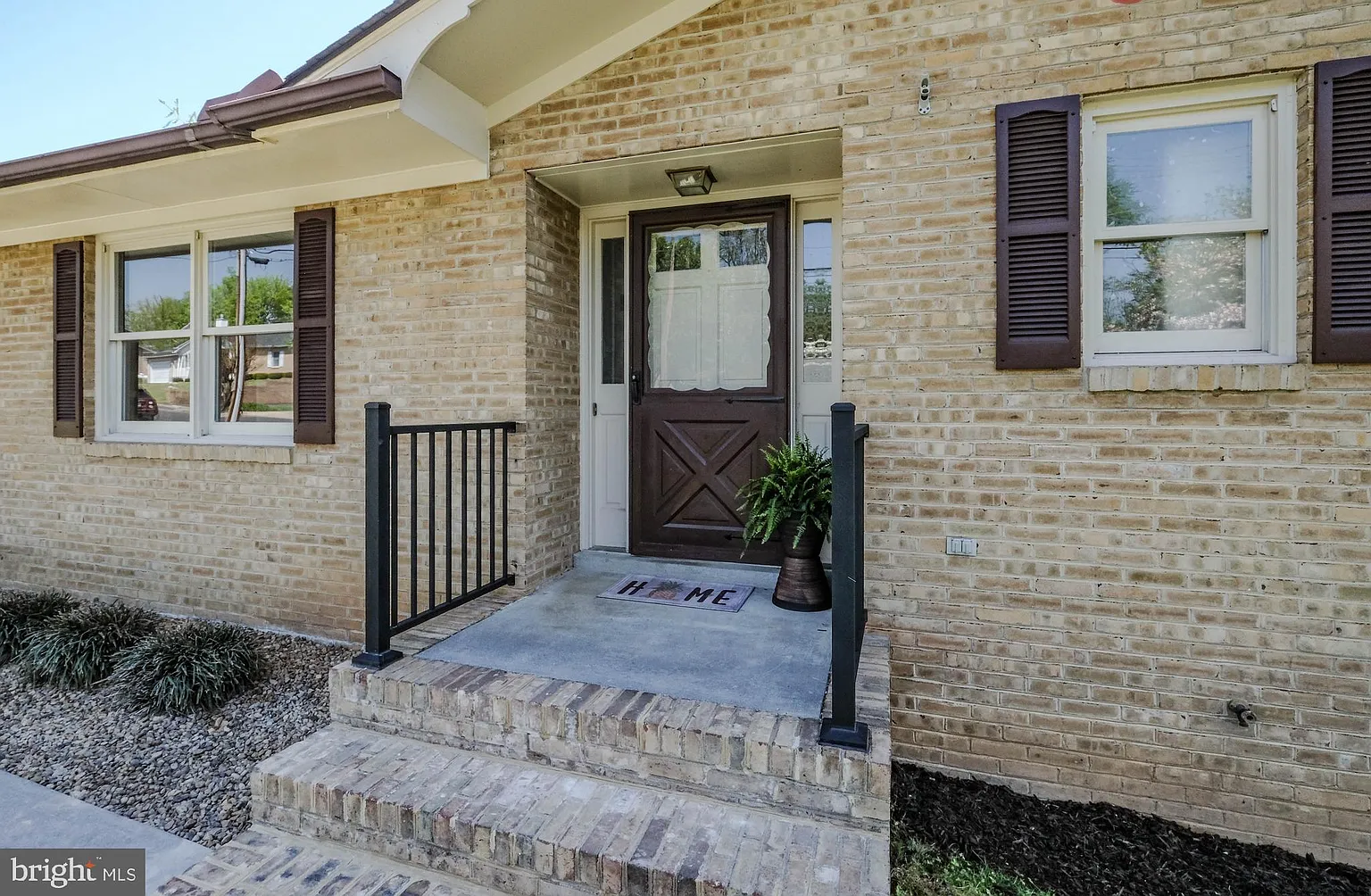 1048 Horseshoe Dr photo 1