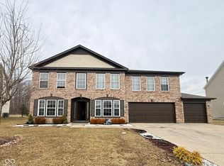 585 Fireside Dr, Greenwood, IN 46143