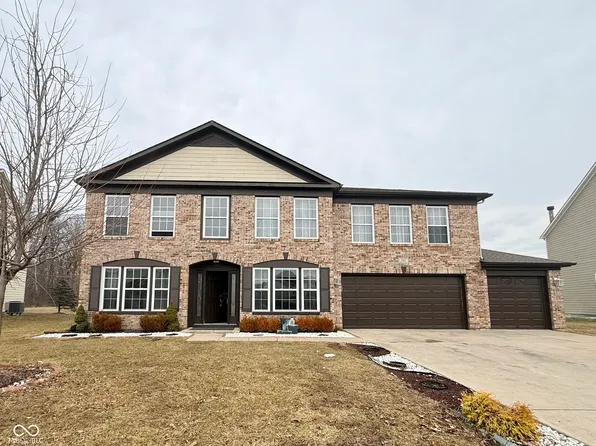 585 Fireside Dr, Greenwood, IN 46143