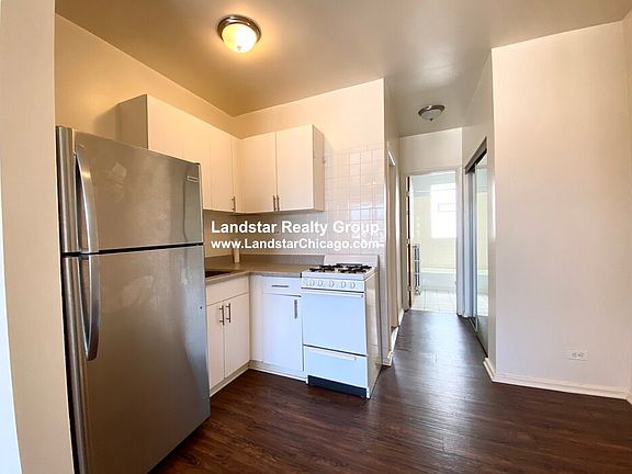 2nd image of 4756 N Maplewood Ave APT 301