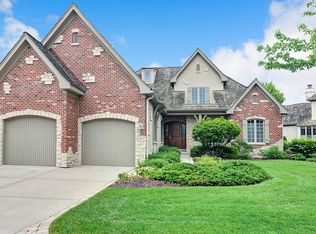 19 Forest Gate Cir, Oak Brook, IL 60523