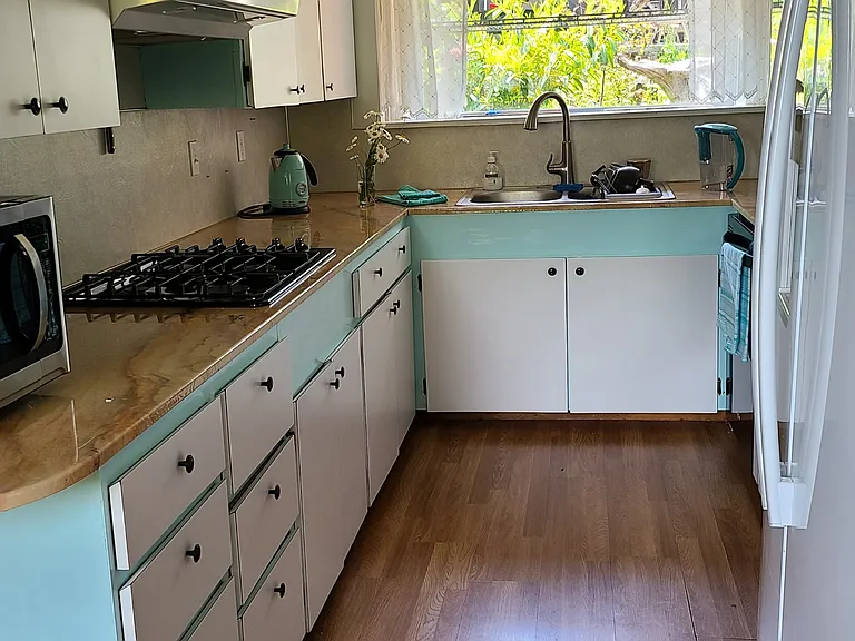 146 Hawthorne Ln — Photo 10