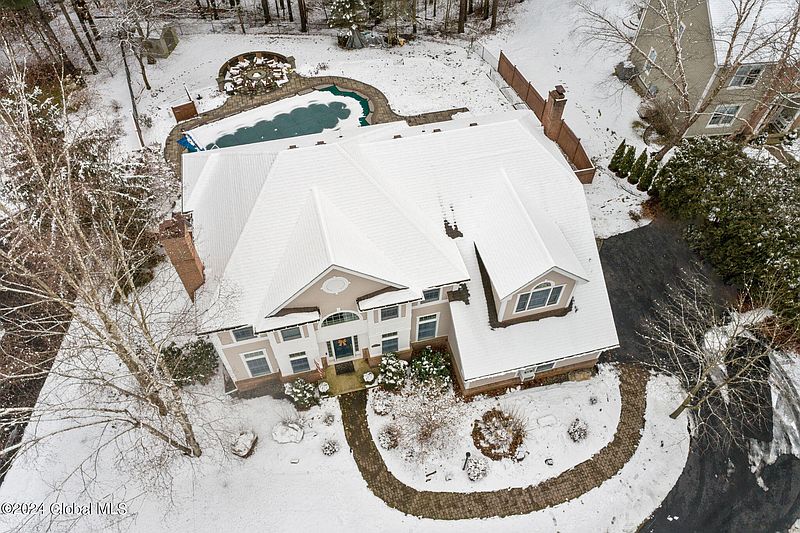 5th image of 720 Stephens Place