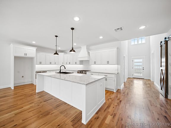 2nd image of 21481 S 4190th Rd