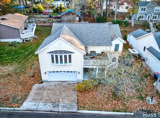 15872 Beach Dr, Spring Lake, MI 49456