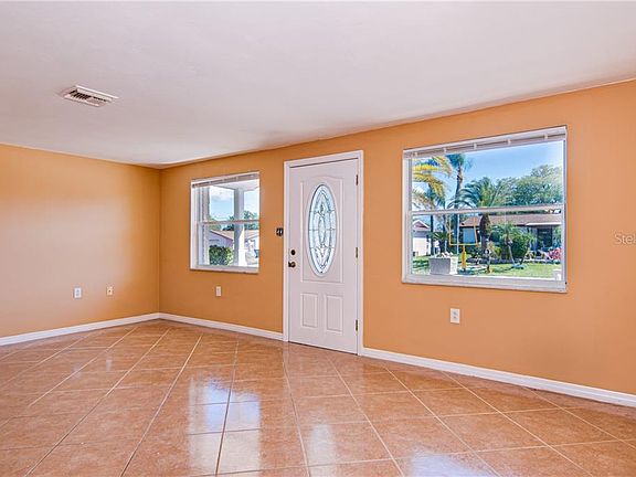 4th image of 3649 Oxford Dr