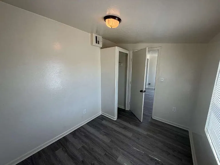 1010 N Park Ave — Photo 5