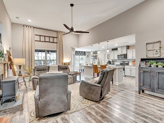 5th image of 375 Crusaw Dr